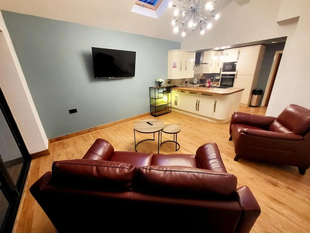 Apartamento 3-Bed Family Haven With Free Parking Huddersfield