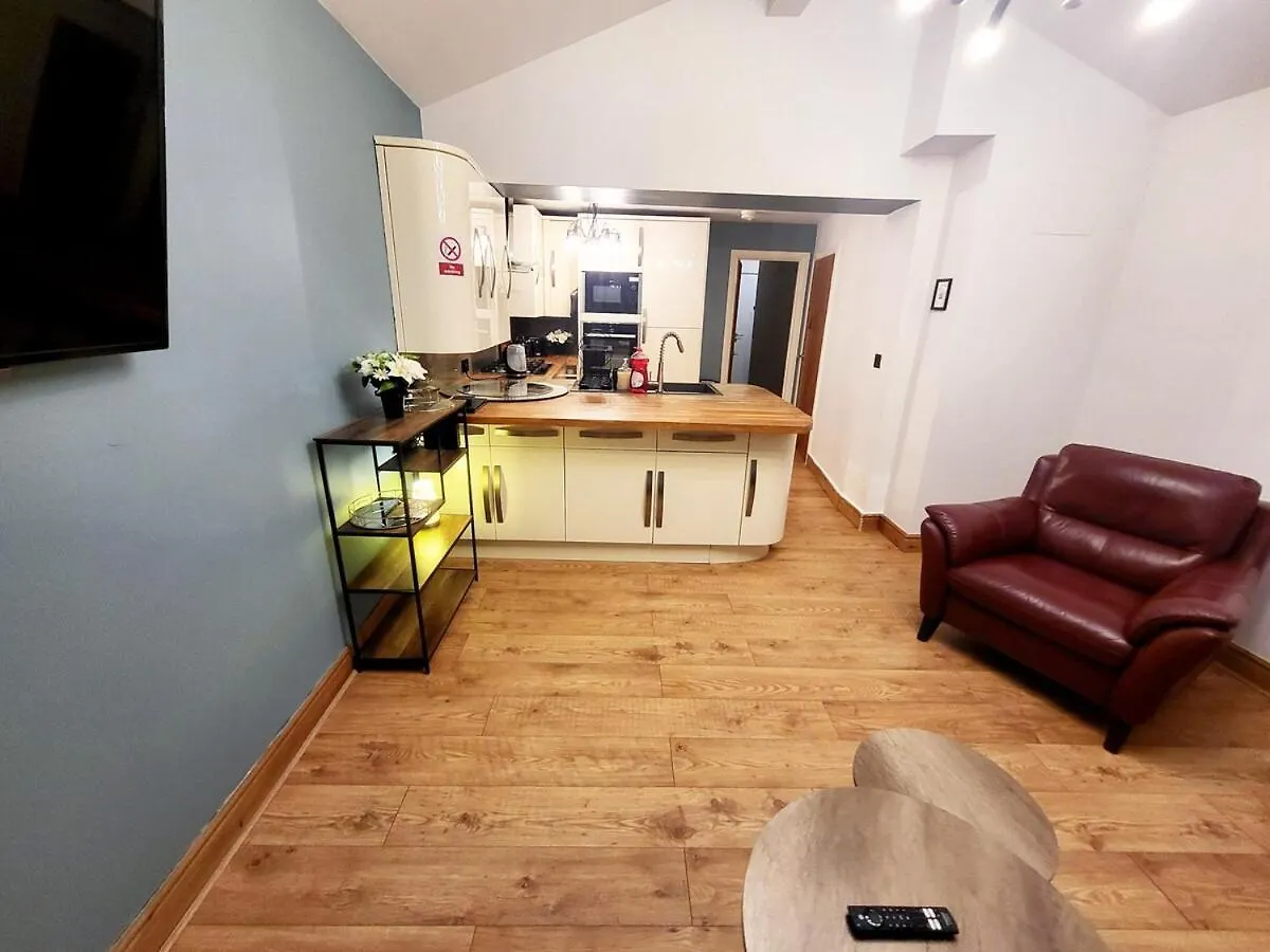 Apartamento 3-Bed Family Haven With Free Parking Huddersfield