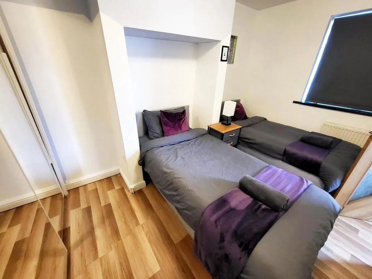 Apartamento 3-Bed Family Haven With Free Parking Huddersfield