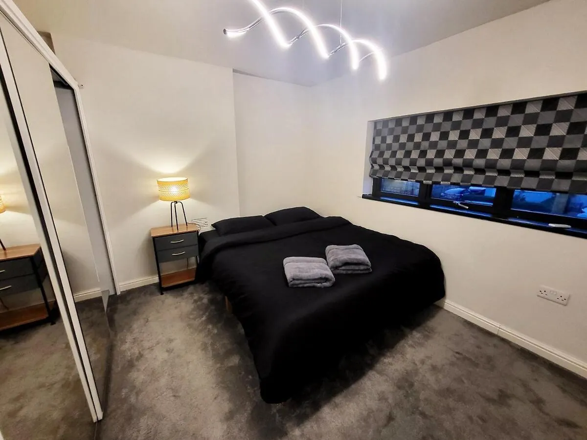 Apartamento 3-Bed Family Haven With Free Parking Huddersfield 0*,