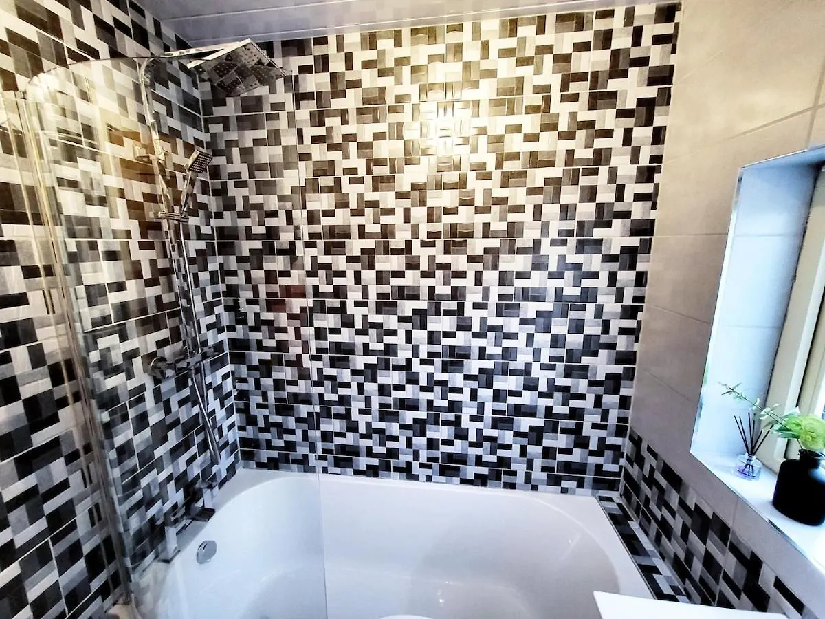 Apartamento 3-Bed Family Haven With Free Parking Huddersfield