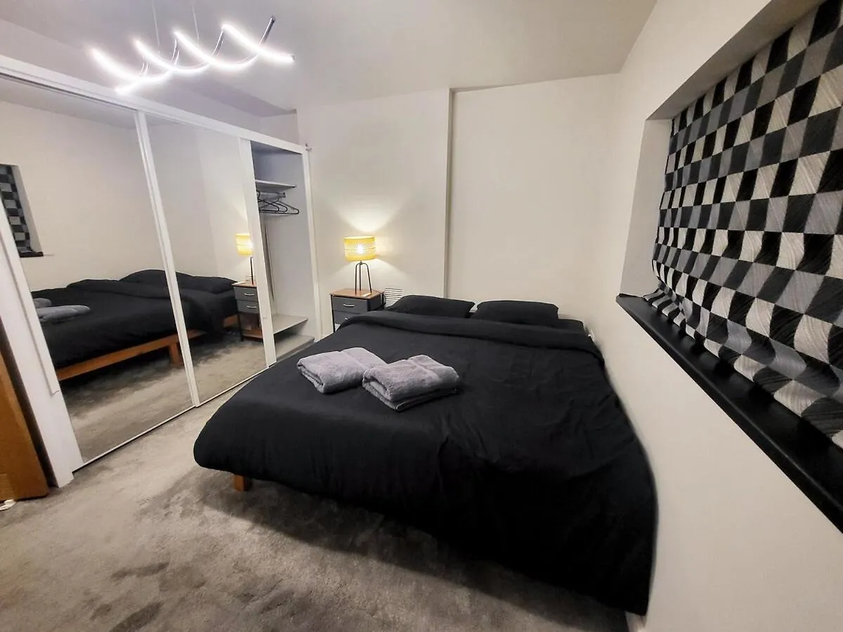 Apartamento 3-Bed Family Haven With Free Parking Huddersfield