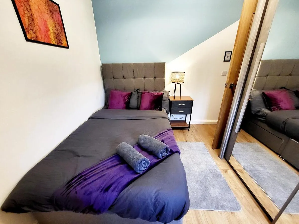 Apartamento 3-Bed Family Haven With Free Parking Huddersfield